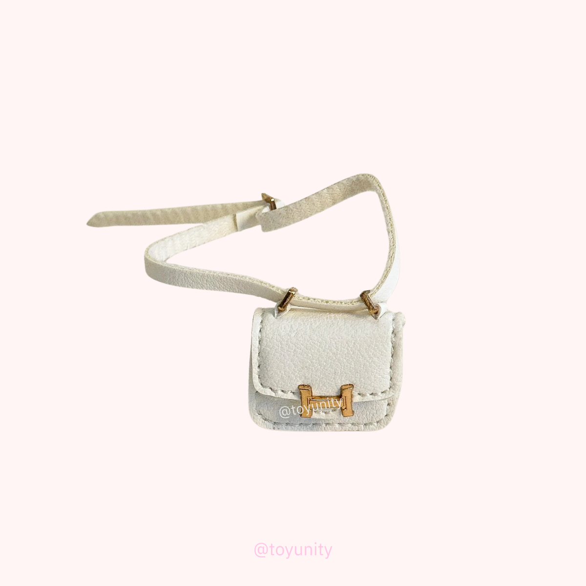 Mini White Quilted Handbag for Collectible Dolls – Luxury Accessory ToyUnity