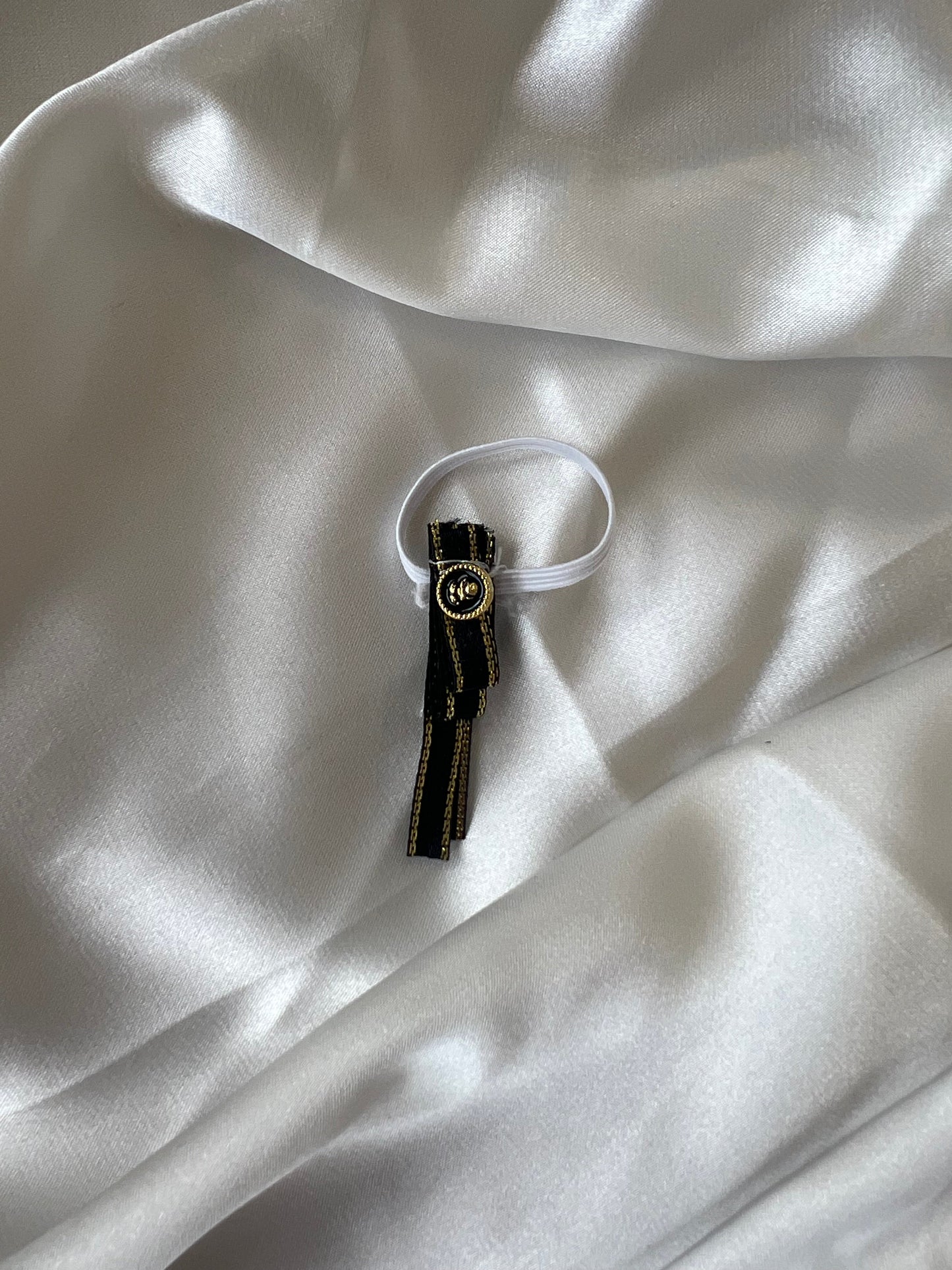 Labubu Tweed Elegance Set - Black Pearl Bow & Gold Brooch Detail (17cm) - ToyUnity