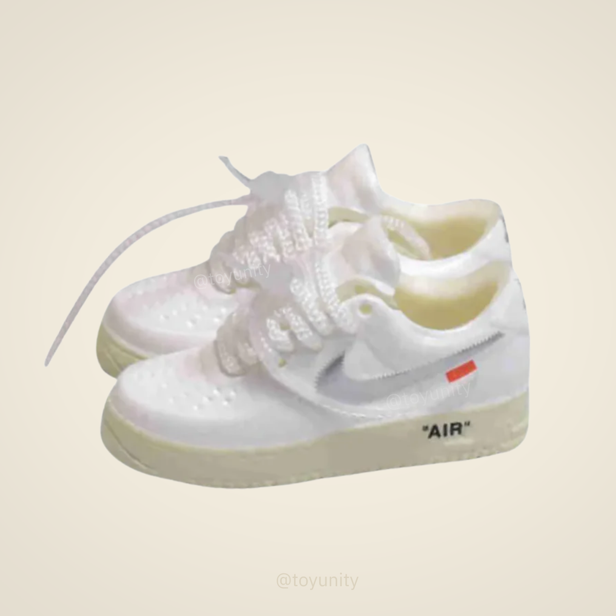 Mini Streetwear Low-Top Sneakers for Collectible Figures – White & Black Options ToyUnity